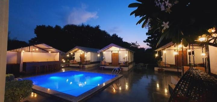 Luxury Farmhouse In Chhatarpur With Pool Nueva Delhi Exterior foto