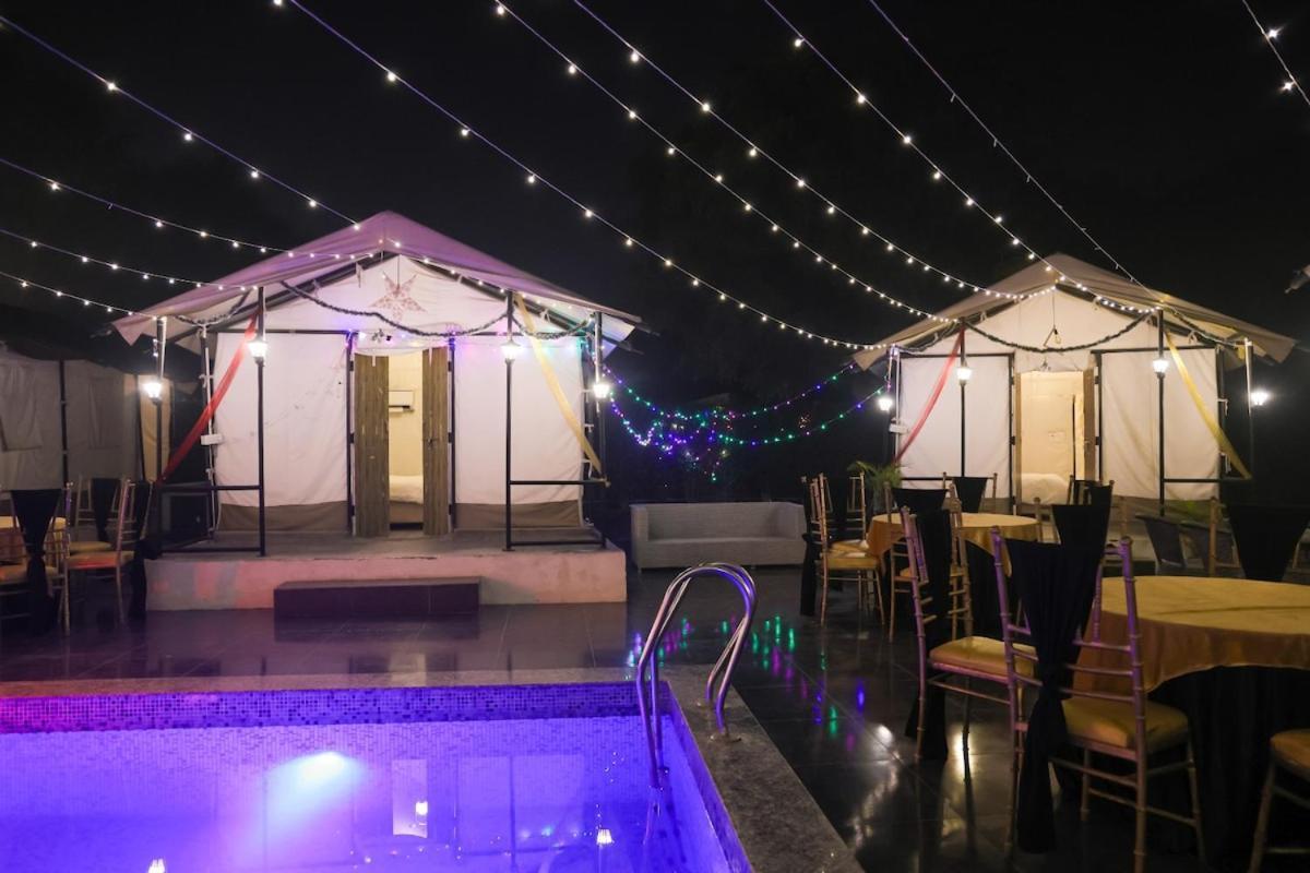 Luxury Farmhouse In Chhatarpur With Pool Nueva Delhi Exterior foto
